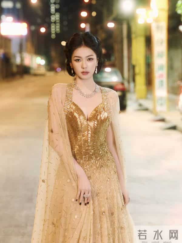 白鹿真的是太美了吧，太丰满了