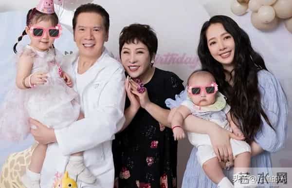 郭碧婷:向太会给我很多钱 向佐:向华强是我的偶像 夫妻俩久不同框