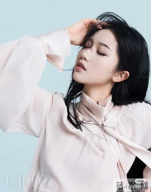 同登杂志封面的5位短剧女主，郭宇欣才叫绝色，其他人只能算漂亮