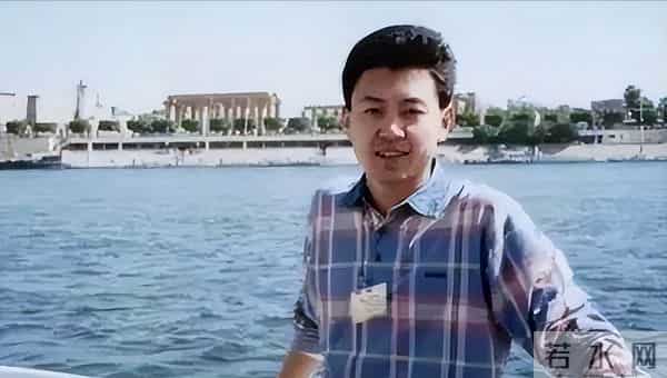 私生活混乱？被传10年换5任妻子，从央视离职的他，如今怎么样了