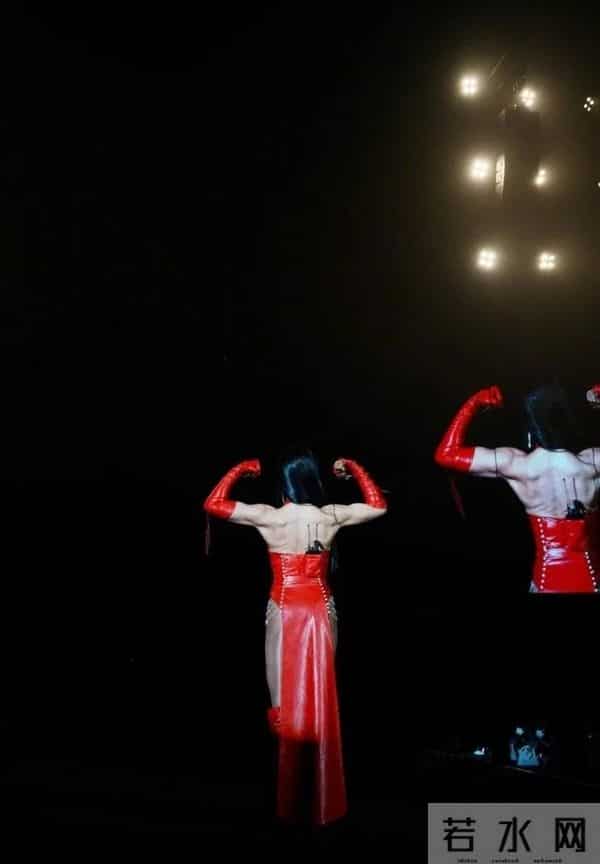 江映蓉瘦40斤秀肌肉,健身房铁娘子模样,粉丝反应两极化