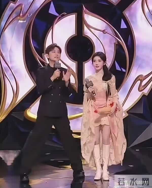 不合影不知道，一合影全露馅！原来这些明星都是潜藏的“小土豆”