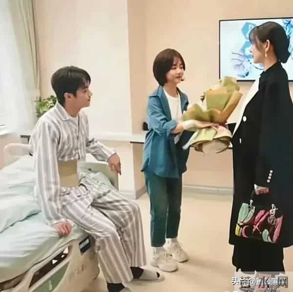 不合影不知道，一合影全露馅！原来这些明星都是潜藏的“小土豆”