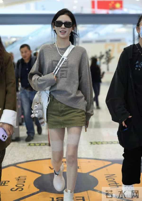 张予曦机场路透,肉丝美腿十分吸睛,这不妥妥的福利吗!