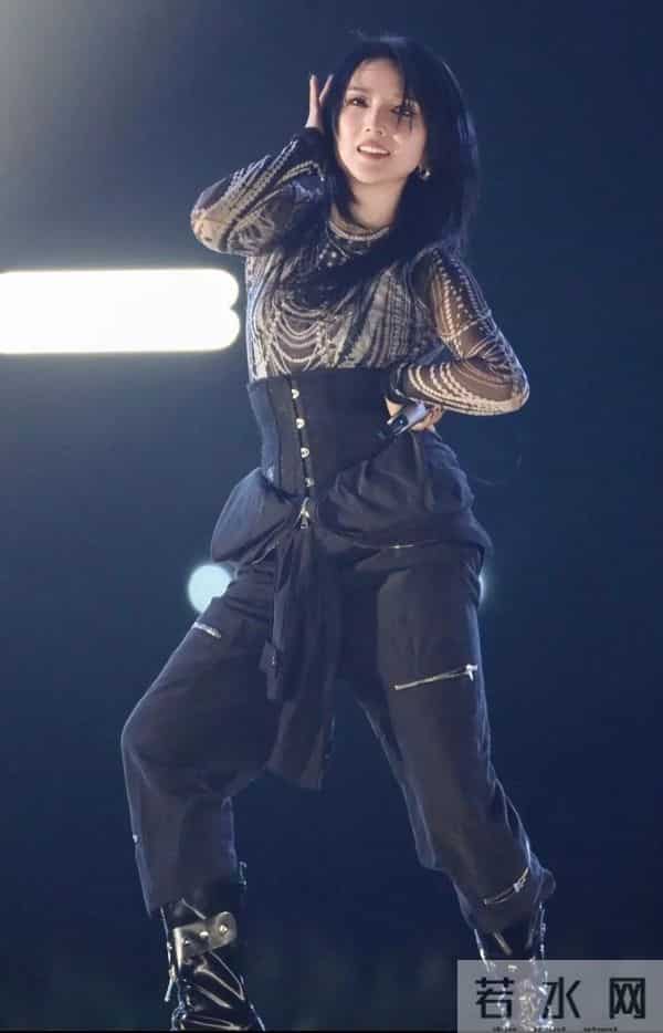 里子面子都丢了！39岁拼事业养4娃的何洁，给圈内离异女性提了醒