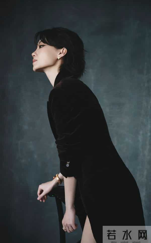 张小斐大长腿细高跟,身材健美!