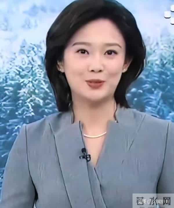 原来我们误会李七月了，央视对她另有重用，连龙洋康辉都刮目相看