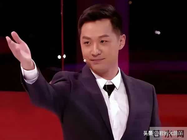他是央视“学历最高”男主持，倪萍的接班人，娶演员妻子很幸福