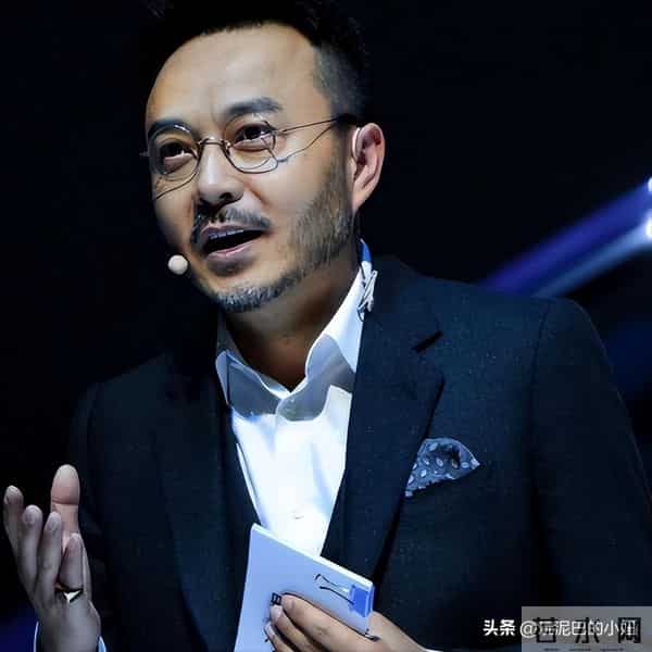 51岁汪涵现状-常年居住在长沙,穿人字拖嚼槟榔,大烟斗不离身