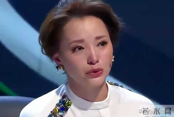 曾主持13年春晚，如今却跌落神坛的董卿，终要为“老赖”丈夫买单