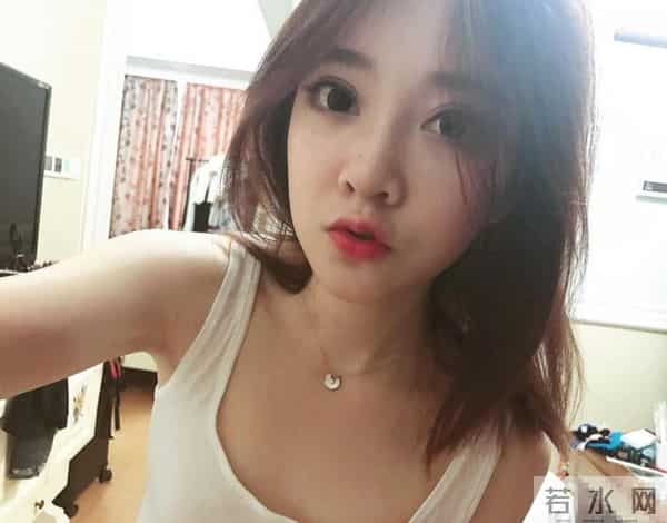 冯提莫自曝癌症复发，消失一年身价“暴跌”，复出跳团播站C位