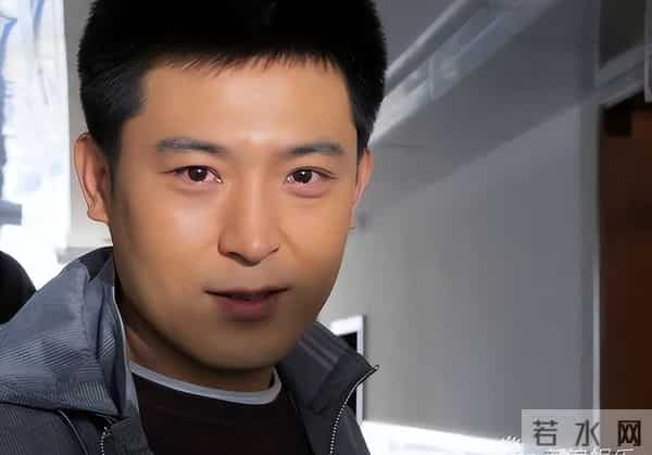 明着吃软饭?多次上春晚竟然全是老婆的功劳,结婚多年被拿捏死