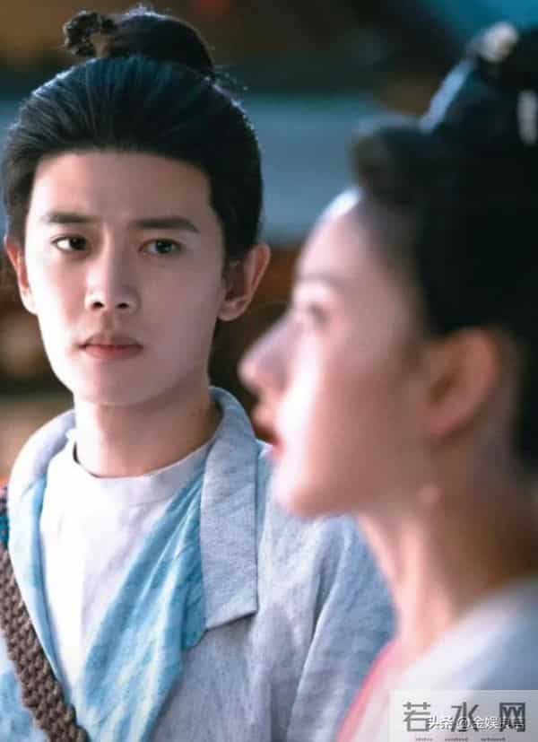 任嘉伦新剧上线就翻车,全程皱眉一星二星满屏飘,男配反倒成亮点