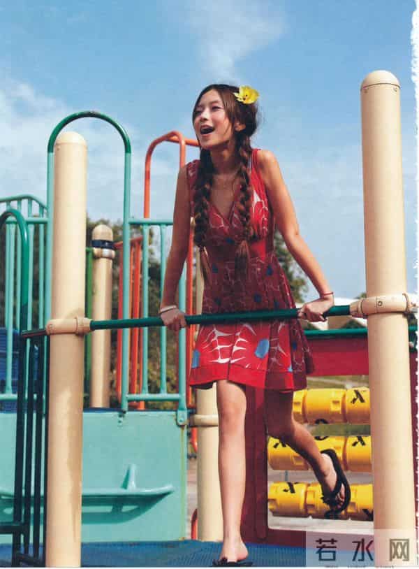 Angelababy纯欲氛围感拉满,美腿线条惊艳