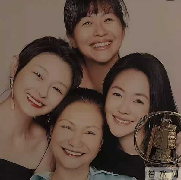 眼睛红肿、面色苍白,S妈状态引发网友担忧,原来她还没走出悲伤