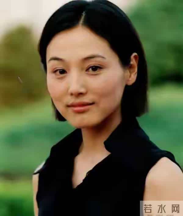 演员张延和丈夫的一张合影，她也老了，已不再是年轻时候的模样了