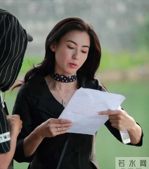 张柏芝再次出庭，被当庭爆出向太封杀内幕，含泪回应没法说