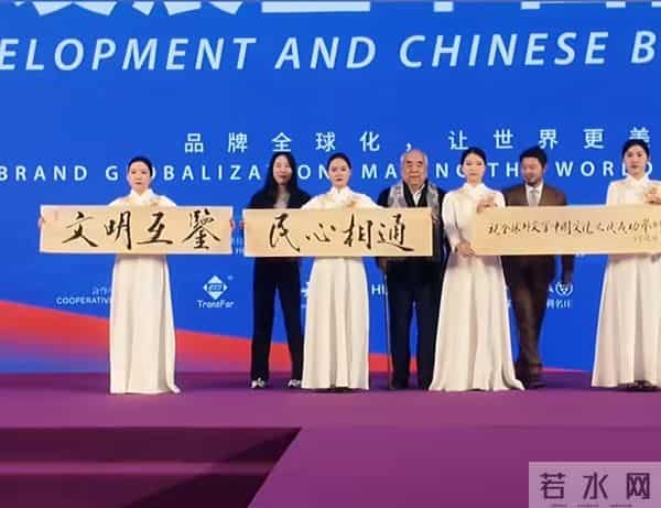 画家范曾发声明与女儿断绝关系，与徐萌喜获独子，让女方掌控家产