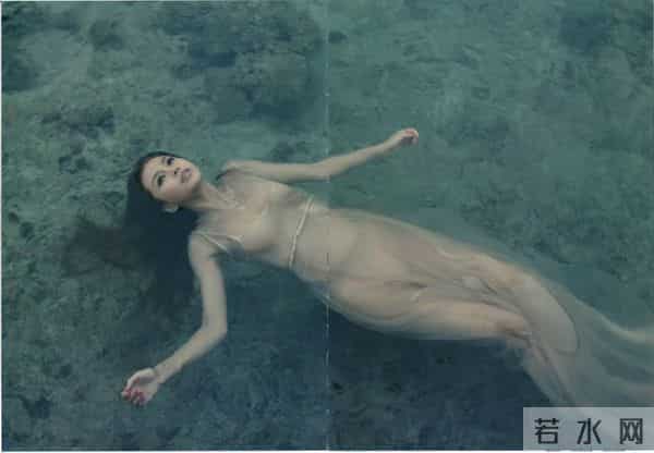 Angelababy纯欲氛围感拉满,美腿线条惊艳