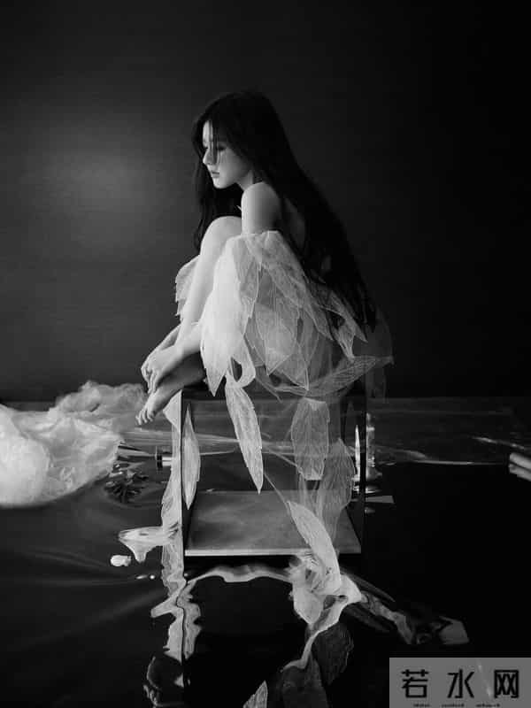 赵露思的透视纱裙有点大胆
