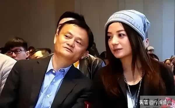 拔出萝卜带出泥！49岁赵薇近况被曝，原来圈内封杀只是冰山一角