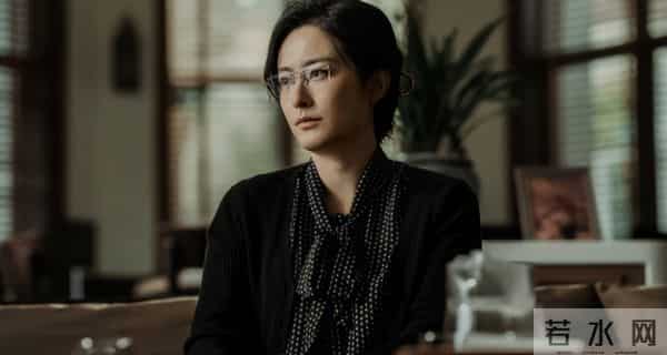 长得不够有星味,演了4次女一号也没红,如今42岁仍未婚