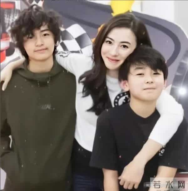 墙倒众人推!看到在庭审上崩溃大哭的张柏芝,才明白郑佩佩说对了