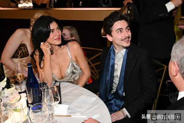 打破分手传言,甜茶高调秀恩爱,好莱坞名媛凯莉詹娜终于得手