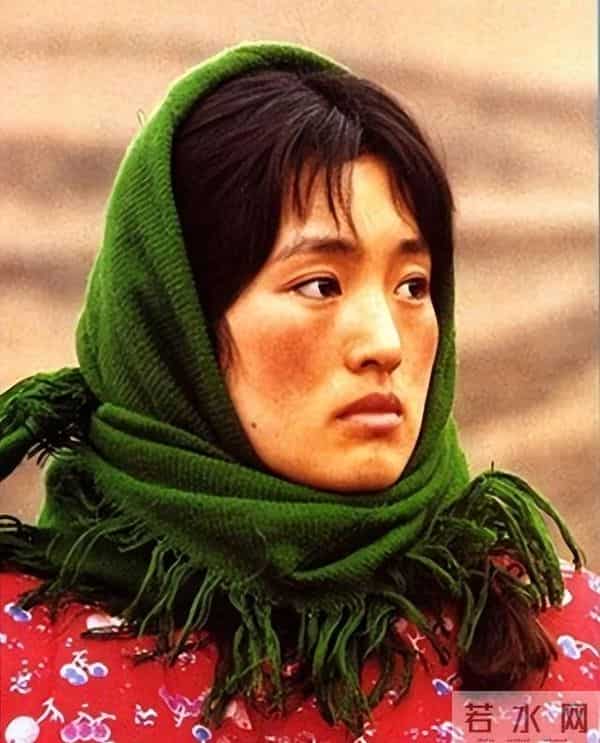 巩俐父亲：名校教授、家庭圆满，两个女儿却成了他心中的痛