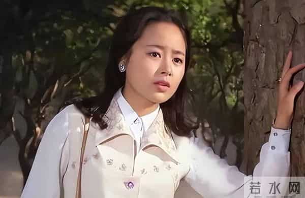 一手好牌打得稀烂！68岁无儿无女的张瑜，给内娱女星敲响了警钟