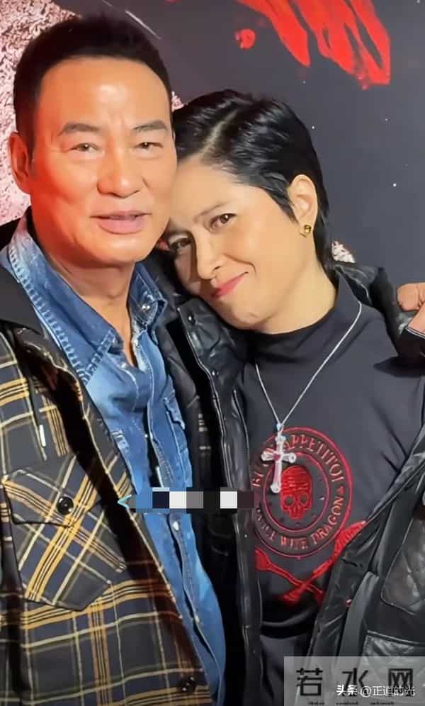 70岁任达华当着老婆的面 和60岁邵美琪亲嘴靠肩膀 霍启刚也到场支持