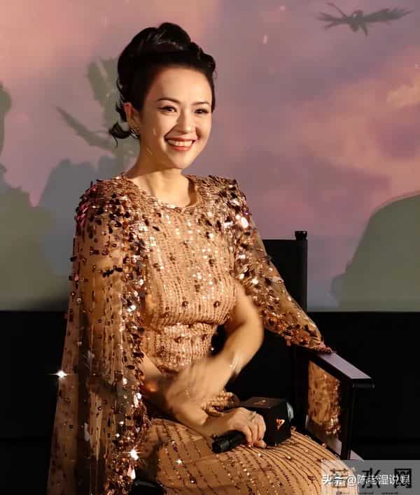 红毯成"照妖镜"!章子怡假发尴尬,孙俪深V险走光,黄轩没存在感