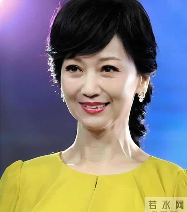 上海红毯太真实，谭卓脸肿，吉娜大小胸成谜，赵雅芝深V险走光