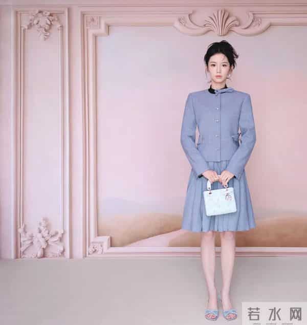 章子怡压轴亮相迪奥活动！LV家族长公主陪走红毯，高马尾嫩如少女