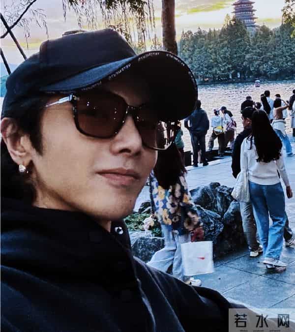 看了家世才明白，为何华晨宇年纪轻轻就身价过亿，掌控5家公司