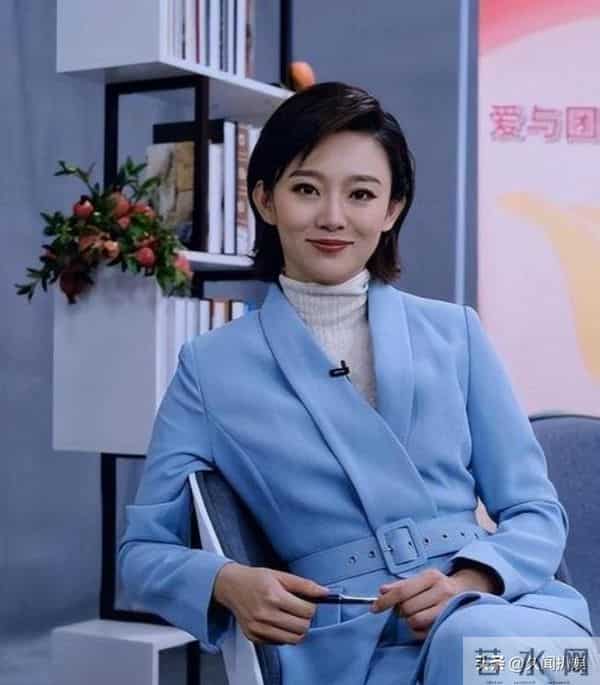 原来我们误会李七月了，央视对她另有重用，连龙洋康辉都刮目相看