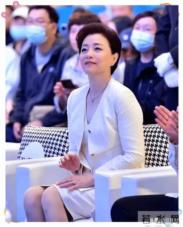 豪门梦碎？曾经辞职央视，嫁百亿身家富豪的杨澜，如今混成这样