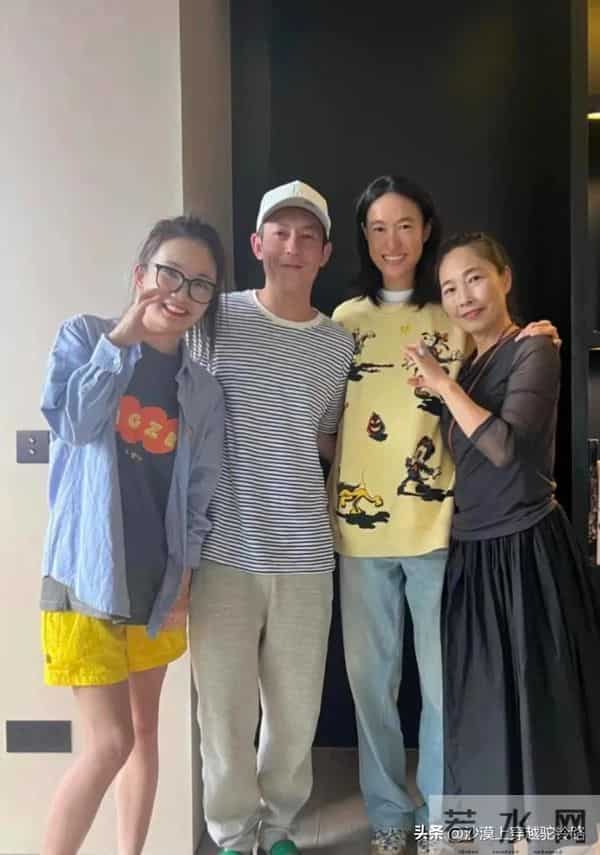 陈冠希陪老婆回河南老家探亲，打扮朴素老气，秦舒培素颜皮肤真好