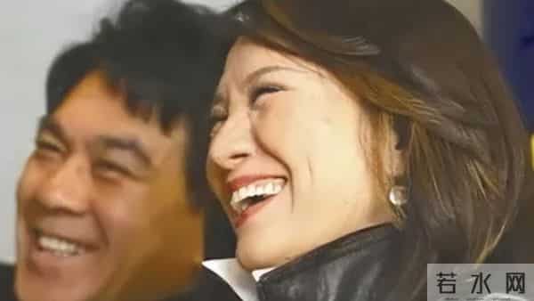 她事业巅峰时突然远赴美国,被老外“玩腻”后回国,如今变成这样