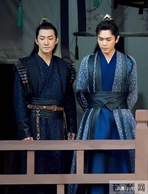 偶遇王阳带妻女逛街,抱女儿画面好温馨,老婆高斯正脸曝光引热议