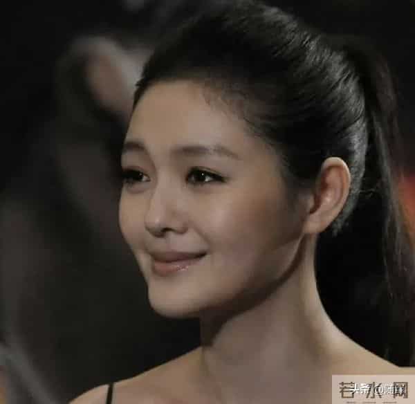 汪小菲搞麻六记五周年庆,小S送S妈礼物,大S遗像意外曝光