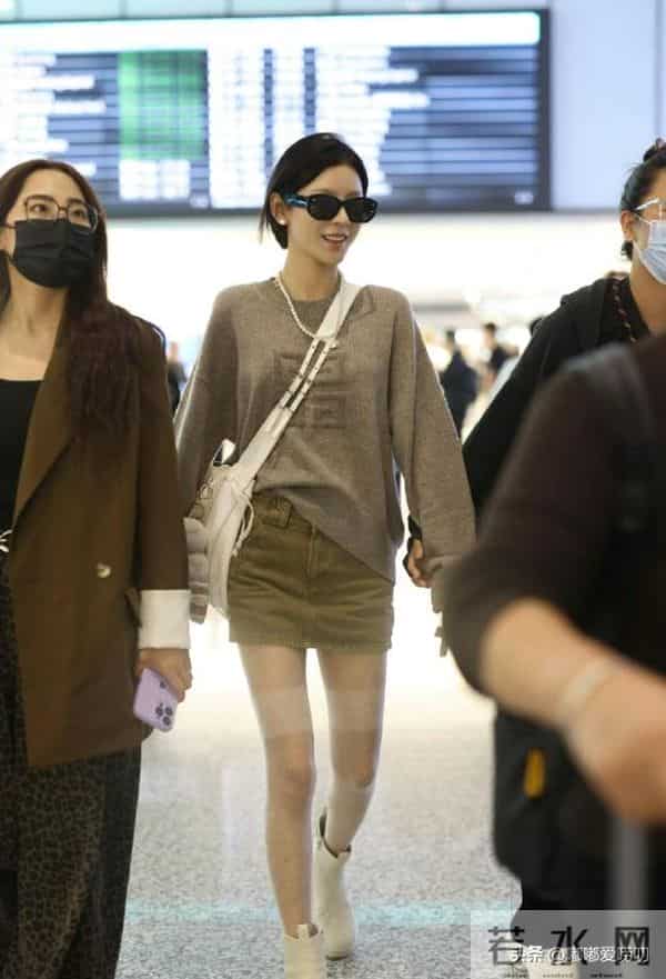 张予曦机场路透,肉丝美腿十分吸睛,这不妥妥的福利吗!