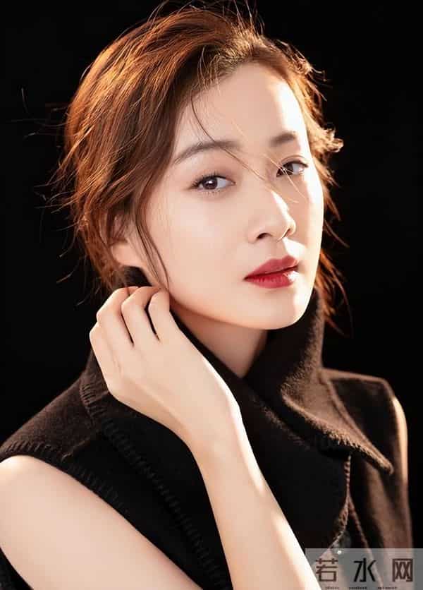 她被赵本山看中，3次上春晚，前任成李小冉老公，41岁仍不婚不育