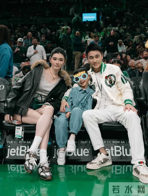 奚梦瑶凸肚疑似怀第三胎,与何猷君甜蜜现身,同行还有奶奶梁安琪