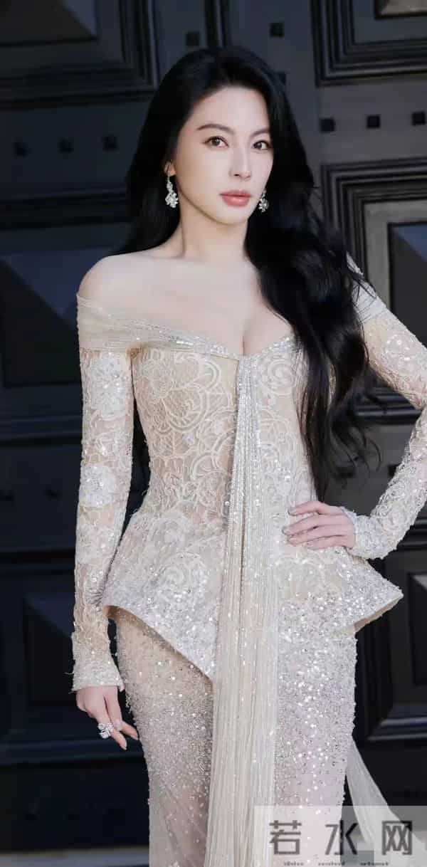 丰满诱人张雨绮