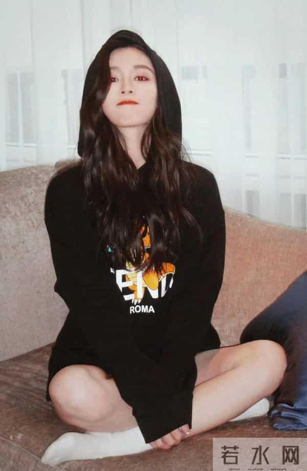 文咏珊肥腿小白袜很诱惑,很香