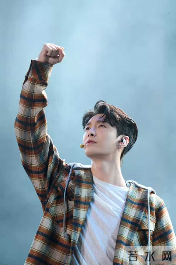 张艺兴"退股"染色体?别慌!这波是老板换了个马甲当幕后大佬