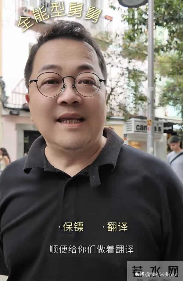 梅婷和弟媳逛街，娘家弟弟也是肿眼皮，大眼袋，12岁女儿打耳洞了