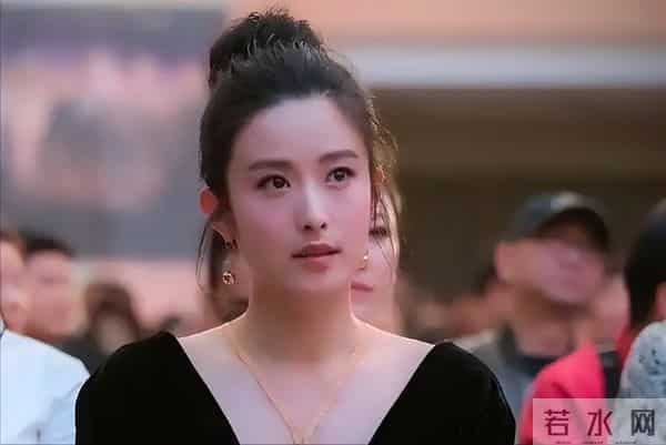 唐嫣大学室友兼伴娘!出道21年戏红人不红,42岁未婚引争议