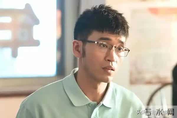 爸是导演,妈是演员,演技不次于朱亚文,47岁演《大生意人》红了